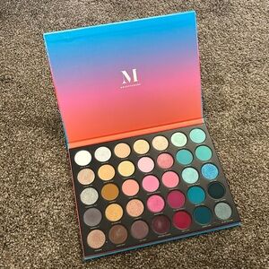 Morphe eyeshadow palette